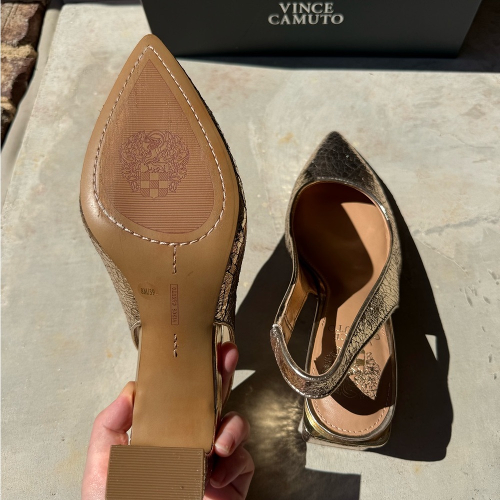 NEVER WORN Vince Camuto Metallic Gold Slingback Pumps - Picture 3 of 6